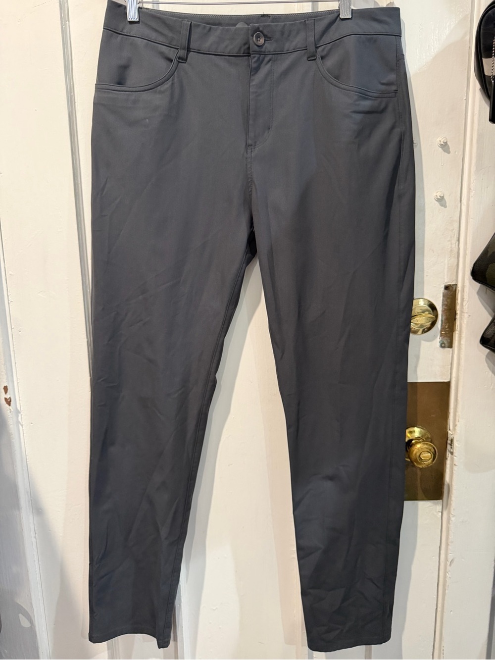 Vuori Slim Performance Pants in Dark Gray